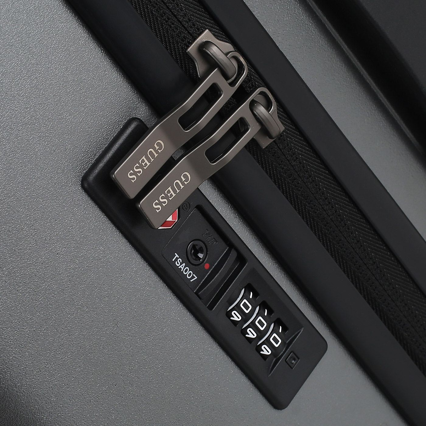 Чемодан средний M из поликарбоната Guess Verona