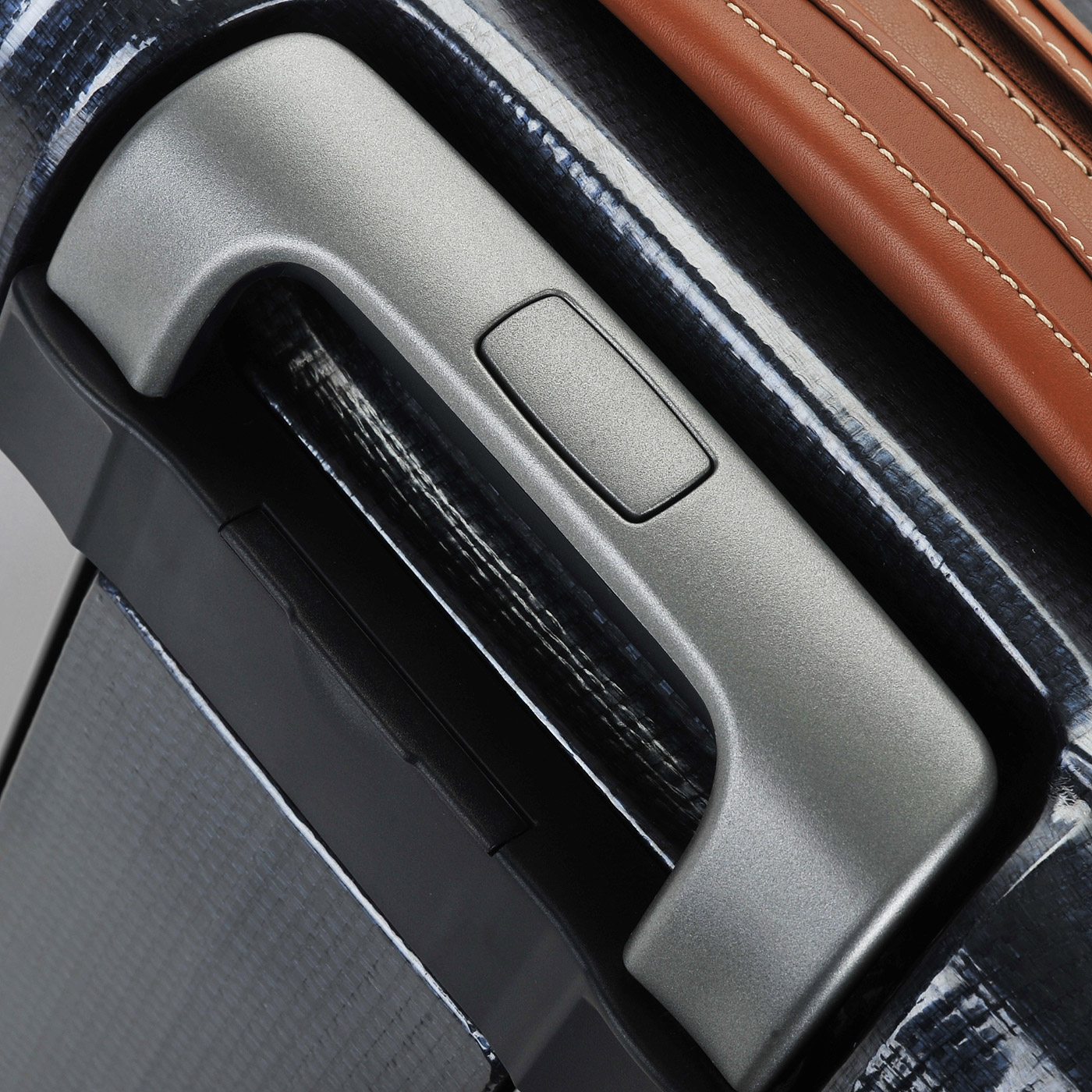 Чемодан с двумя сумочками в комплекте Samsonite Lite-Cube Dlx