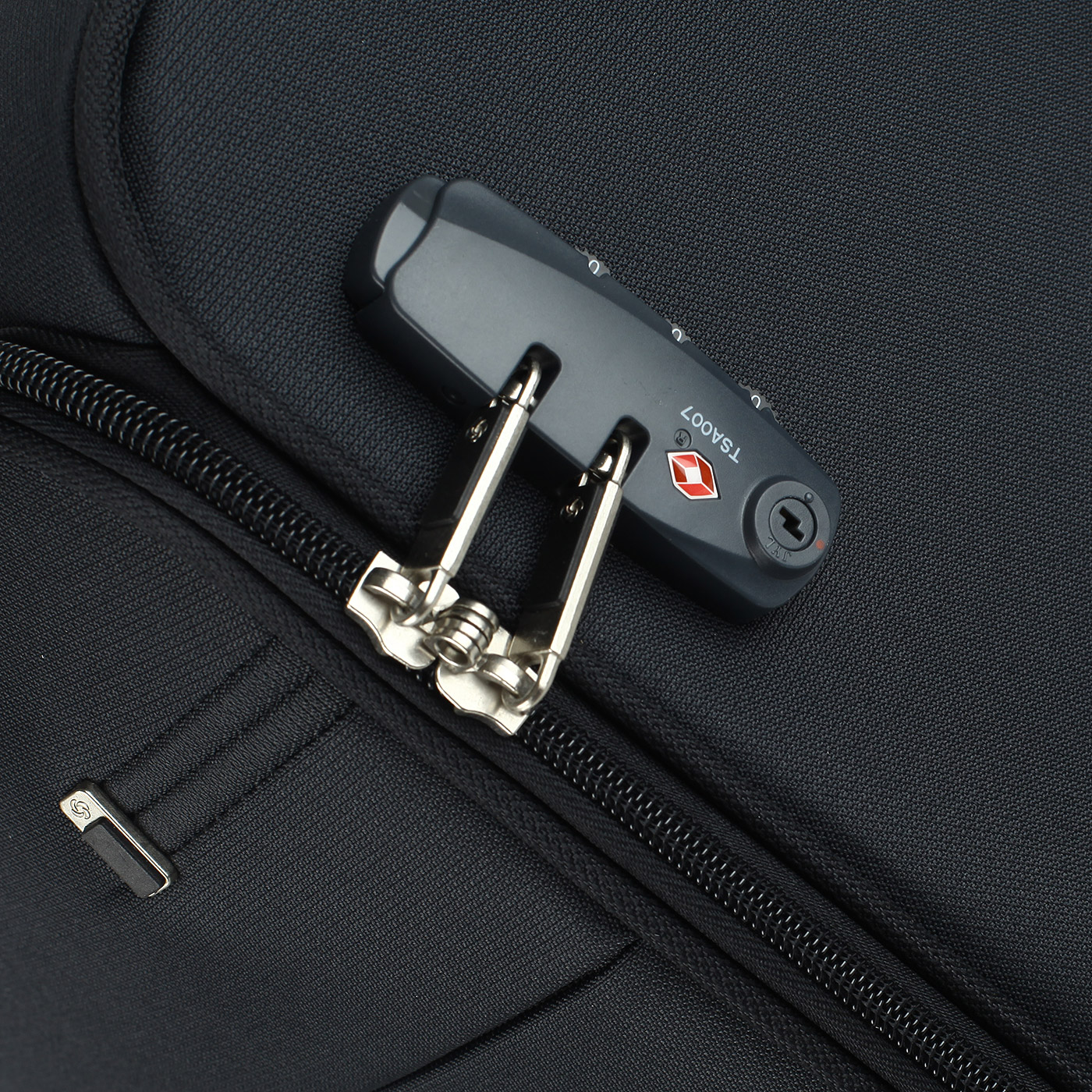 Черный тканевый чемодан на молнии Samsonite Base Boost