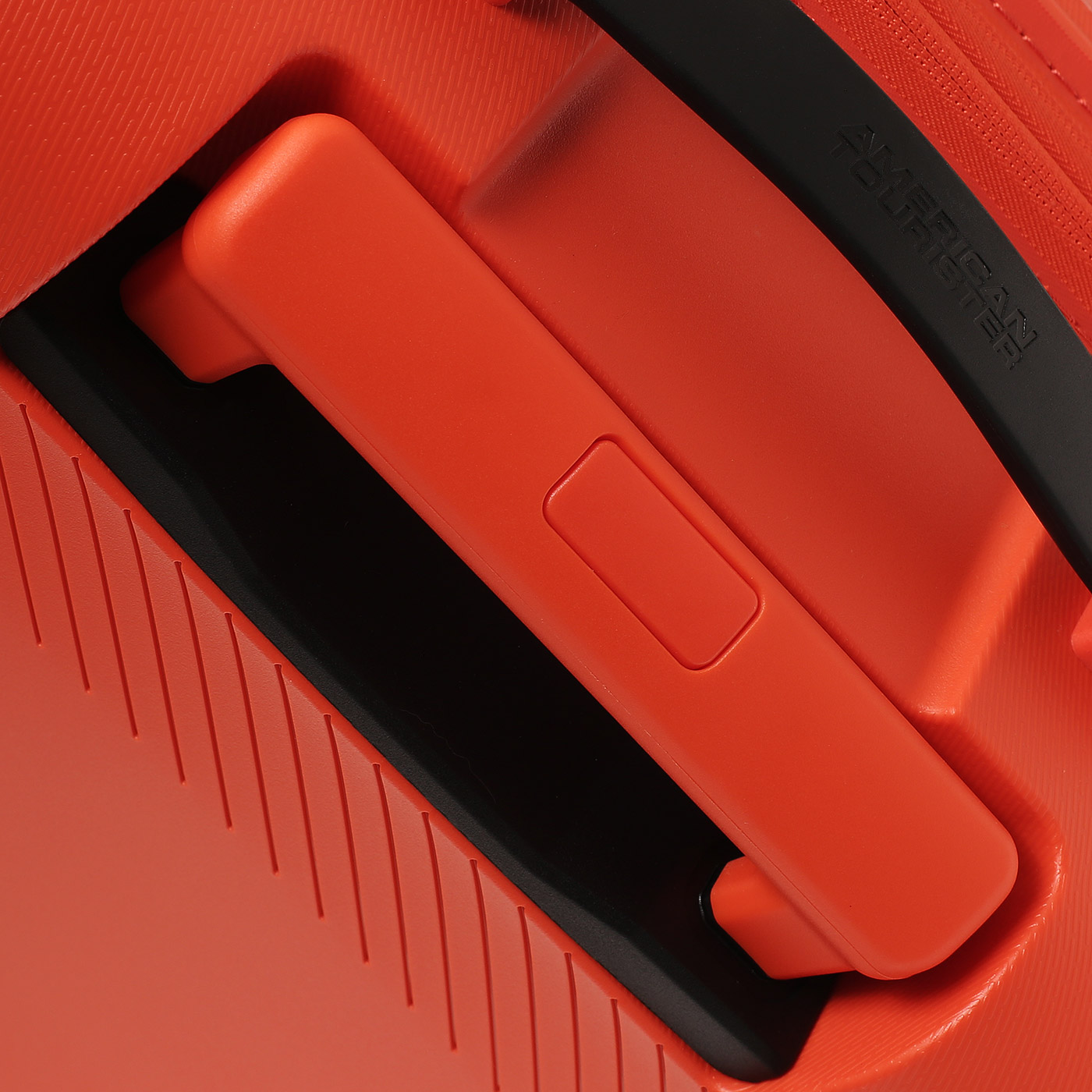 Чемодан на колесах American Tourister Dashpop