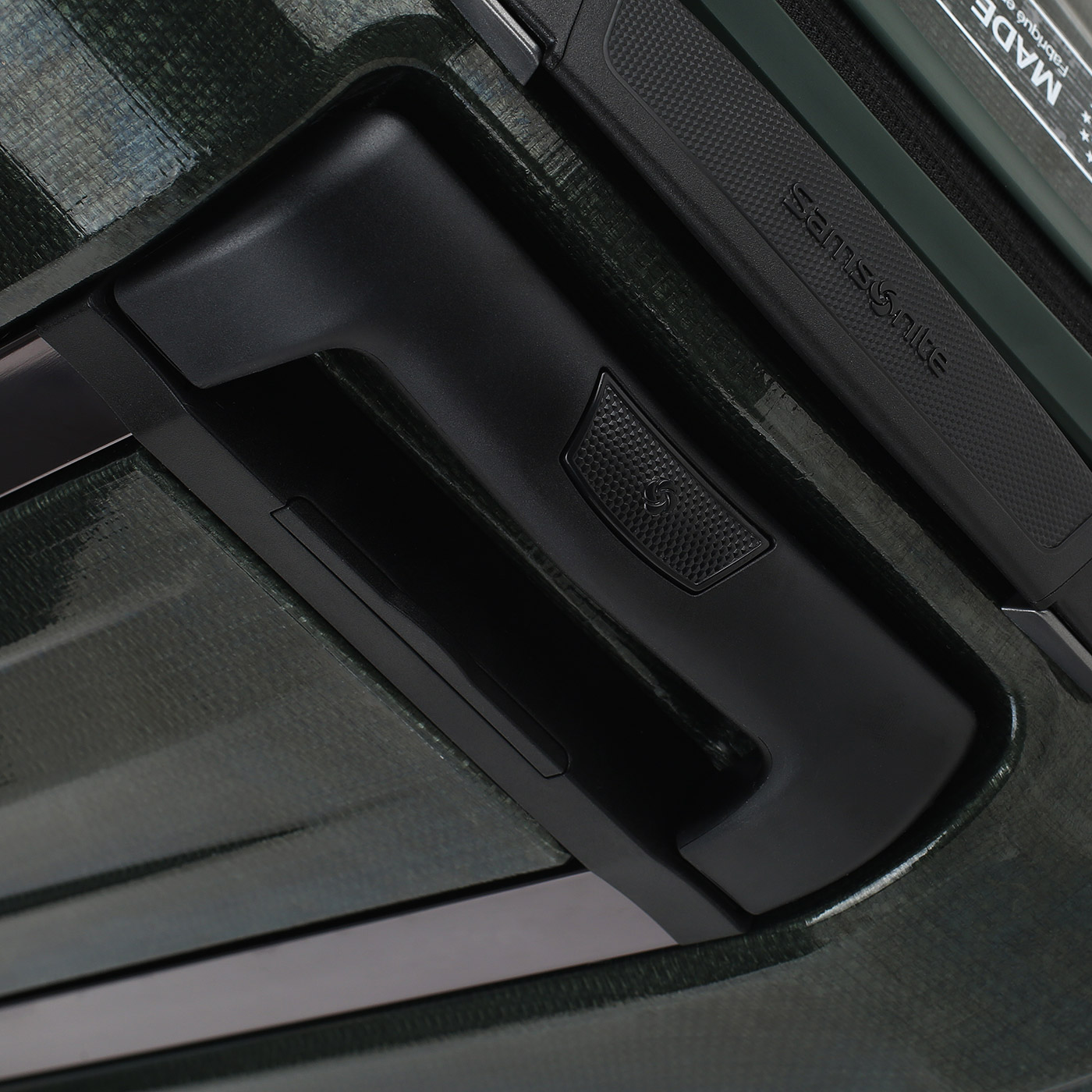Чемодан для ручной клади из материала Curv Samsonite Major-Lite