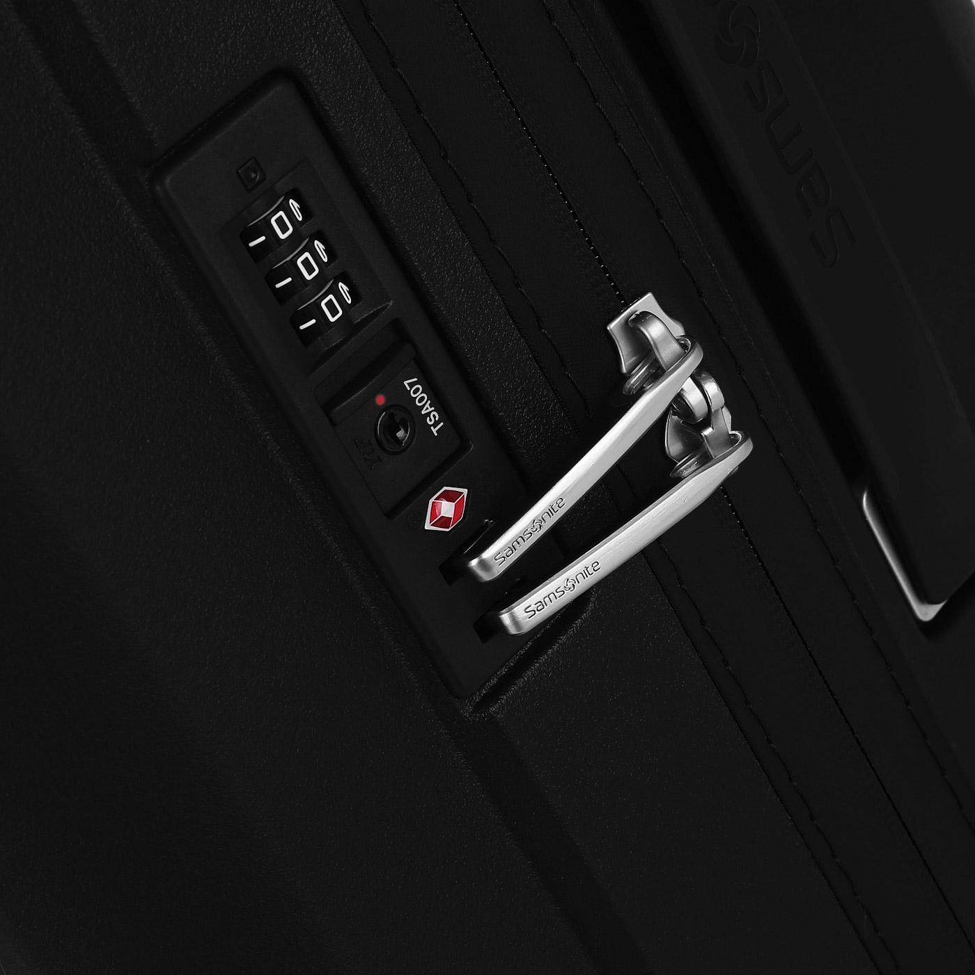 Чемодан средний M из полипропилена с кодовым замком Samsonite Hi-Fi