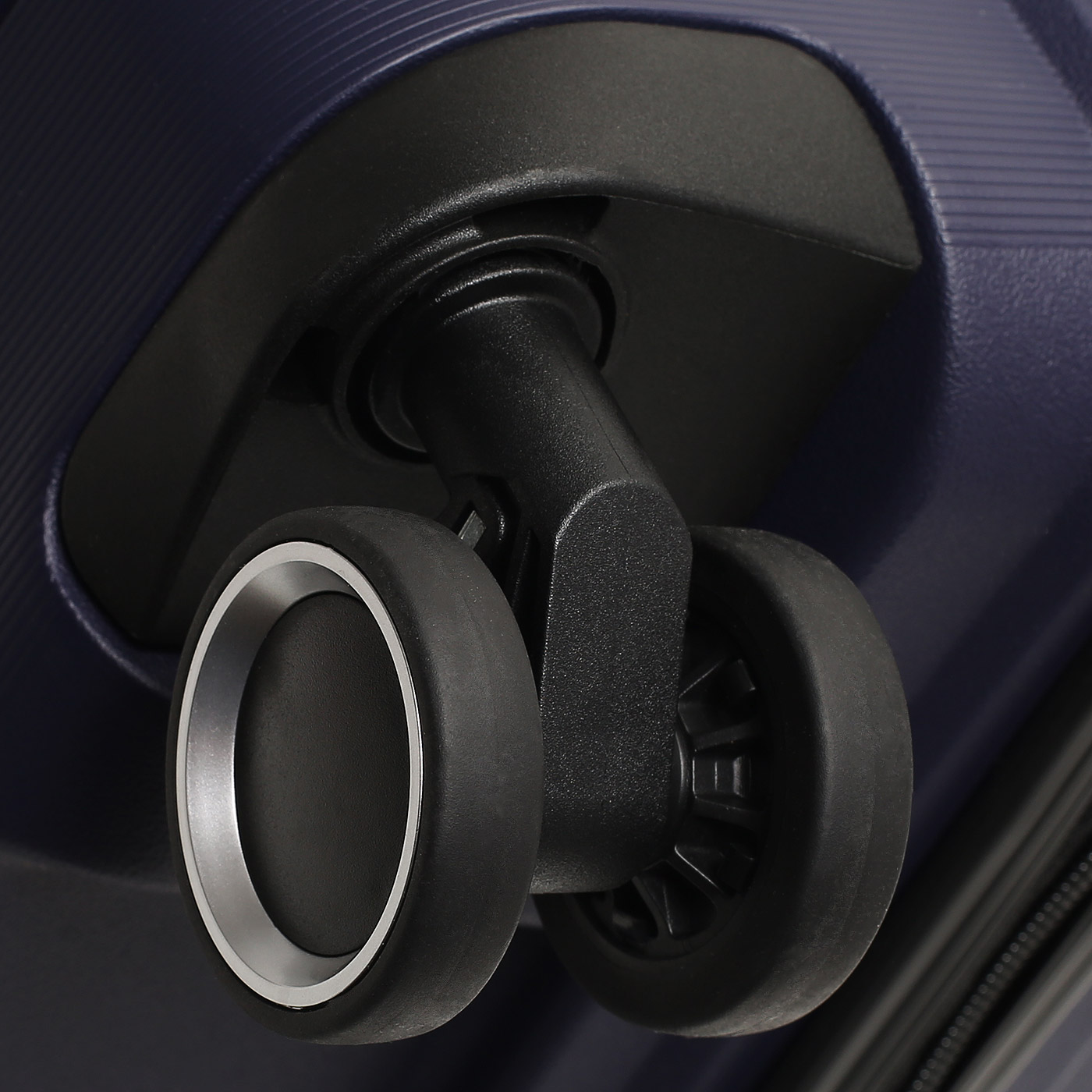 Чемодан средний M из полипропилена Sun Voyage Elite