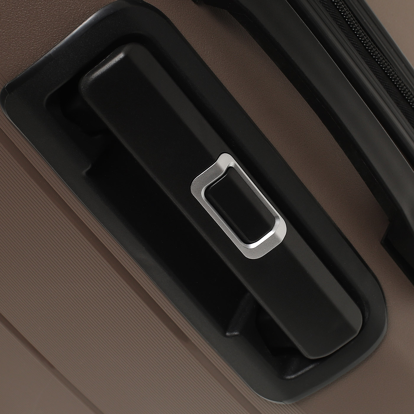 Чемодан средний M из полипропилена Sun Voyage Elite