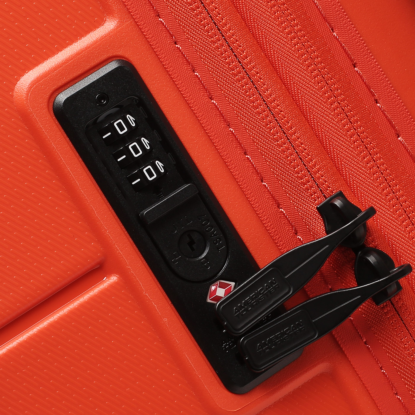 Чемодан на колесах American Tourister Dashpop