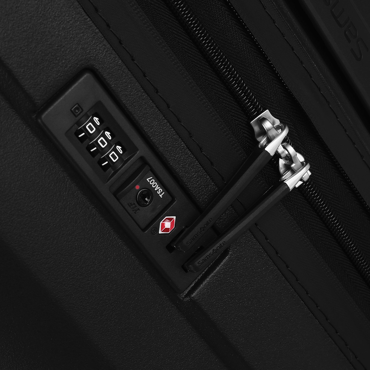 Чемодан средний M из полипропилена с кодовым замком Samsonite Hi-Fi